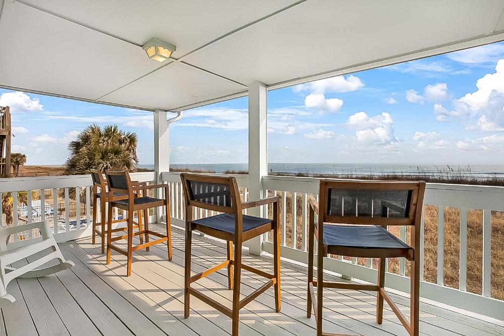 NEW | 4-Bedroom Oceanfront Duplex | Sleeps 13 | Direct Beach Access